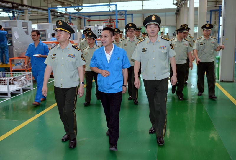 Visita de la delagacion de la fuerza especial de policia armada de la RPC